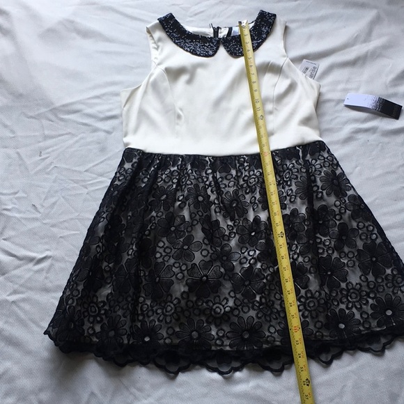 NWT Kensie dress with sequin collar. Size Large - Picture 6 of 8